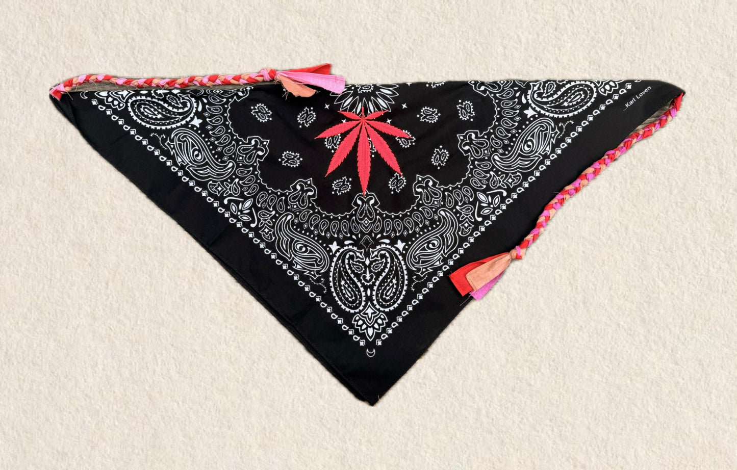 Bandanas bordadas con tiras