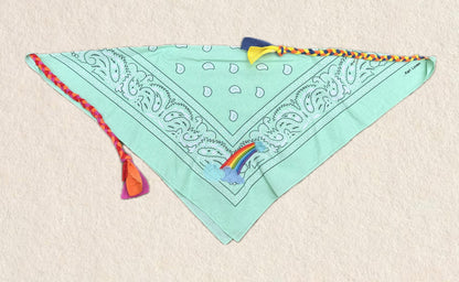 Bandanas bordadas con tiras